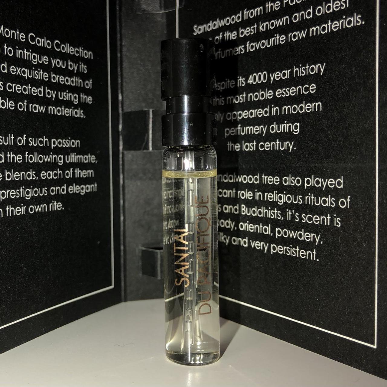 Perris Monte Carlo Santal du Pacifique 2.0 ml 0,06 us fl oz officiel parfumstaaltje