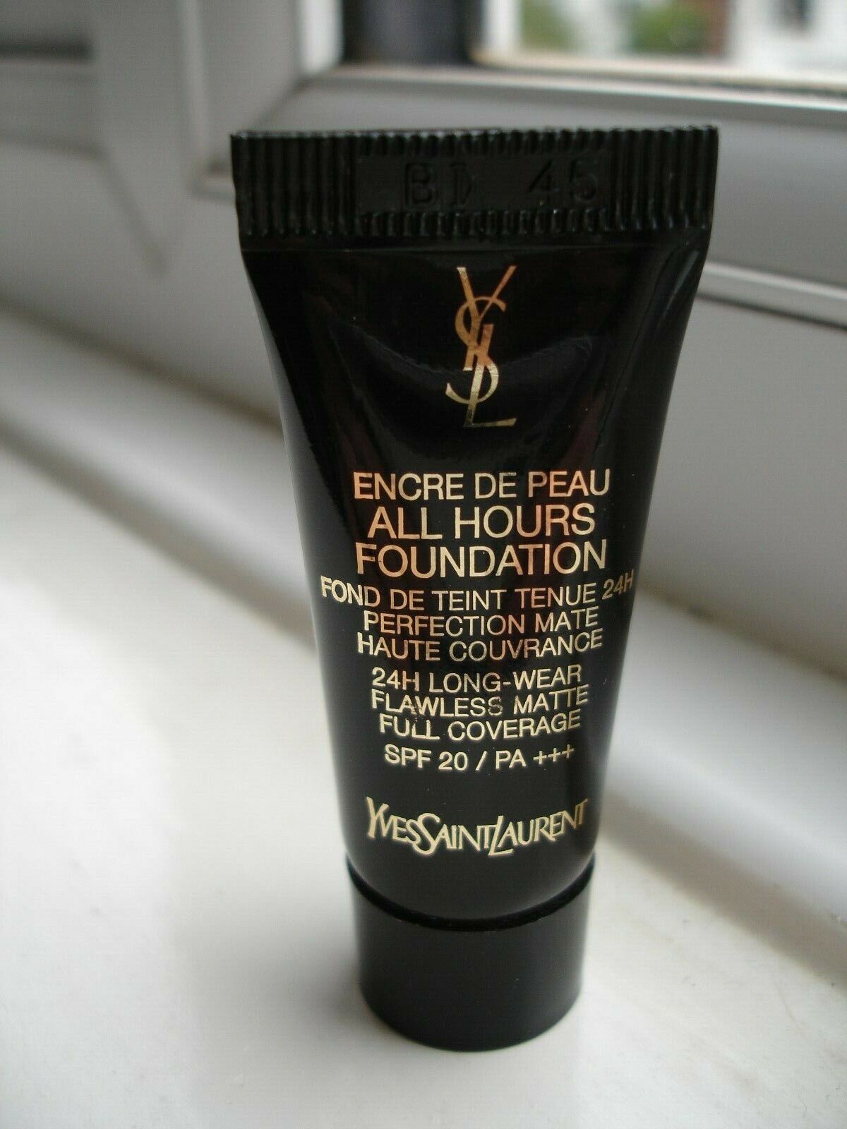 Yves Saint Laurent All Hours Foundation 5 ml 0,16 fl oz official skincare staaltje Shade B 90 Ebony