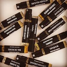 Keiko Mecheri Vetiver Velours 2.0 ml 0,068 us fl oz officieel parfumstaaltje